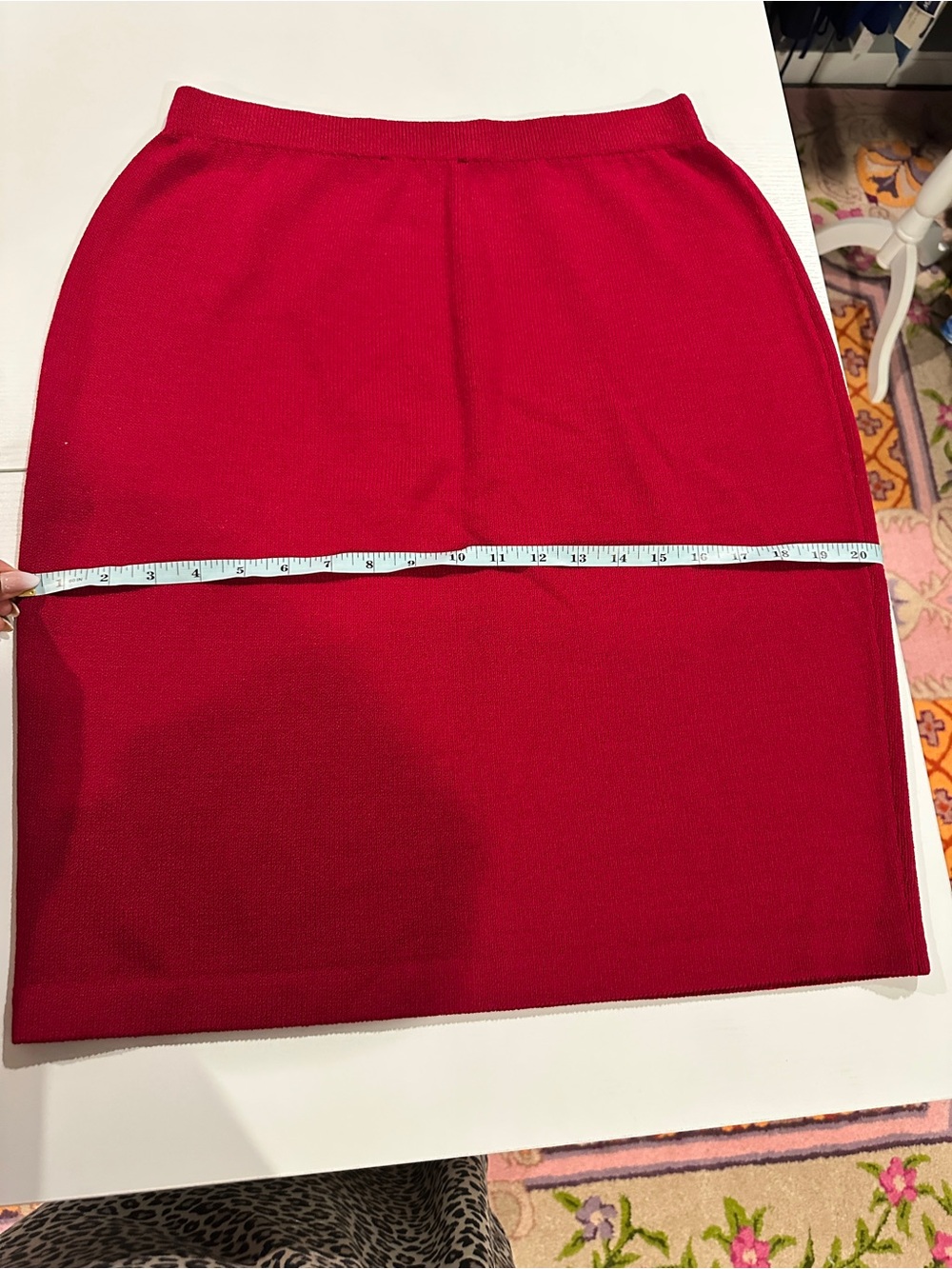 St. John Red Pencil Skirt - Sleek Knit Silhouette - Picture 4 of 6